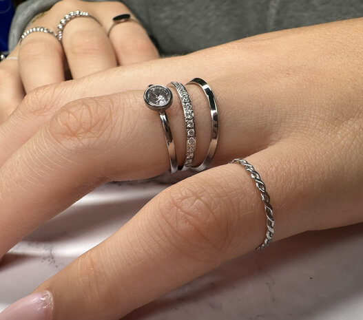 R774 Curvy Tiny Chain Shiny Steel