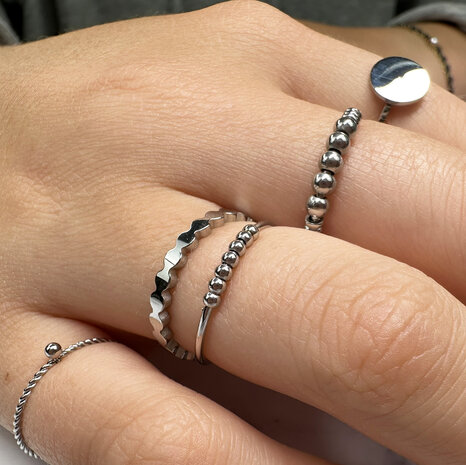 Charmin's Anxiety Ring Smal met 7 kleine balletjes Shiny Steel R776/KR90