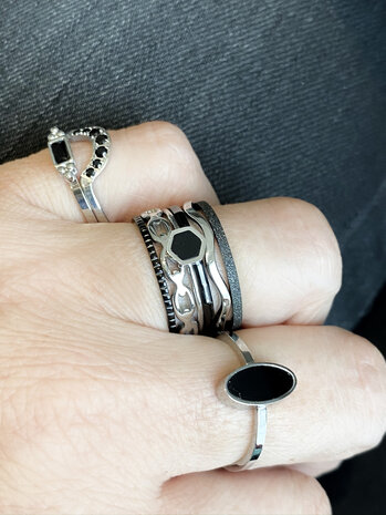 RING R405 BLACK 'STEEL NEFERTITI'
