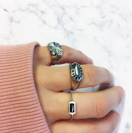 Charmin’s goudkleurige stapelring R674 Fancy Seal goldplated staal