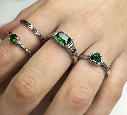 Charmin's Stalen Ring met Groene Steen en Graveringen R1346– Elegant Vintage