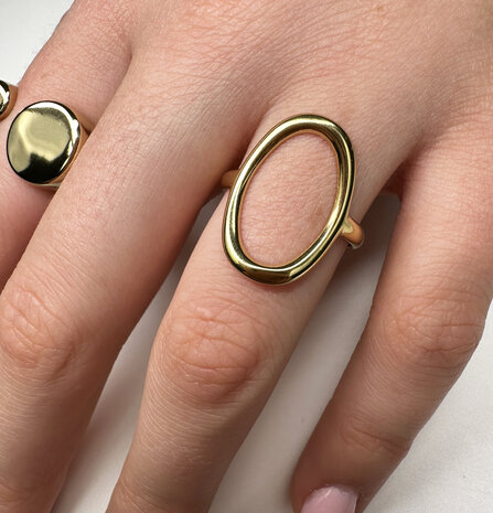 Charmin's Goudkleurige Chunky Ring met Ovale Vorm Staal R1770 &ndash; Krachtig en Groot
