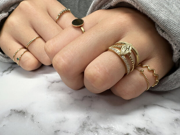 Charmin&rsquo;s Goudkleurige Stapelring Alliance Witte Kristal  2MM Staal R639