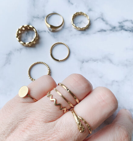 Charmin&rsquo;s stapelring R902 Platte Wave Staal