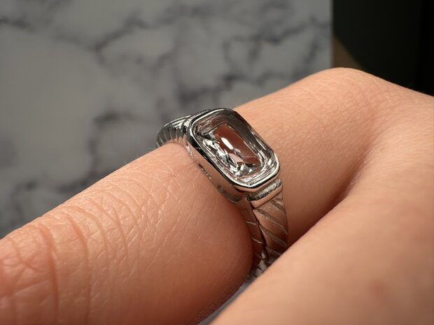 Charmin's Stalen Ring met Kristal Steen en Graveringen R1350&ndash; Klassieke Vintage