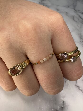 Charmin's Goukleurige Anxiety Ring Natural Stones Perzik Maansteen Beads Staal R1197