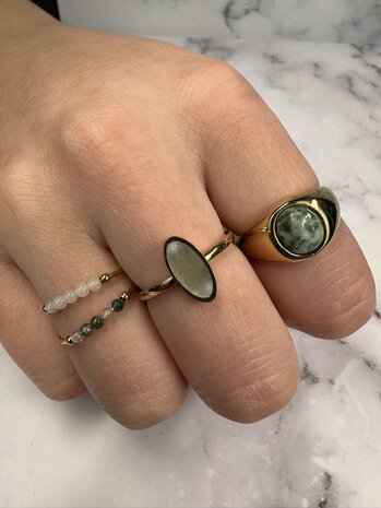 Charmin's Goukleurige Anxiety Ring Natural Stones Witte Maansteen Beads Staal R1327