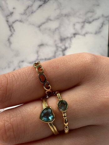 Charmin's Goudkleurige Ring met Lichtblauw Rond Steentje R1510 &ndash; Speels en Elegant