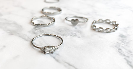 R837 Elegant String Steel