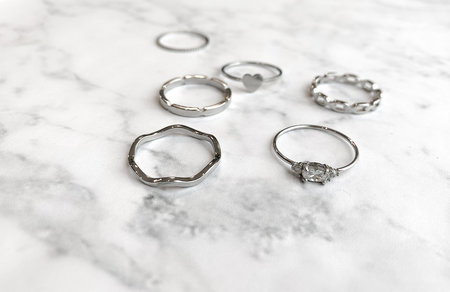 R837 Elegant String Steel