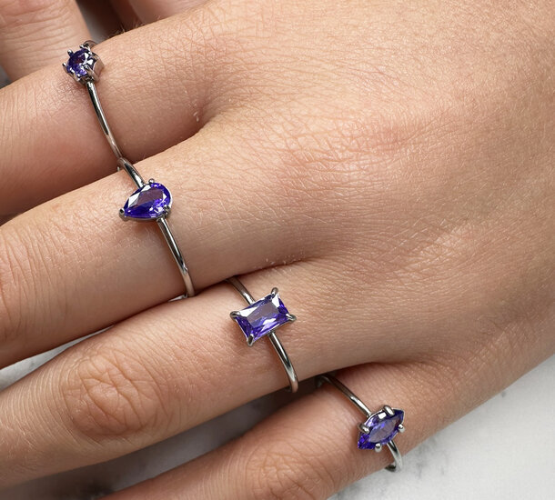 Charmin's Stalen Ring met Druppelvormig Lila Kristal Steentje R1737 – Dromerig Design 