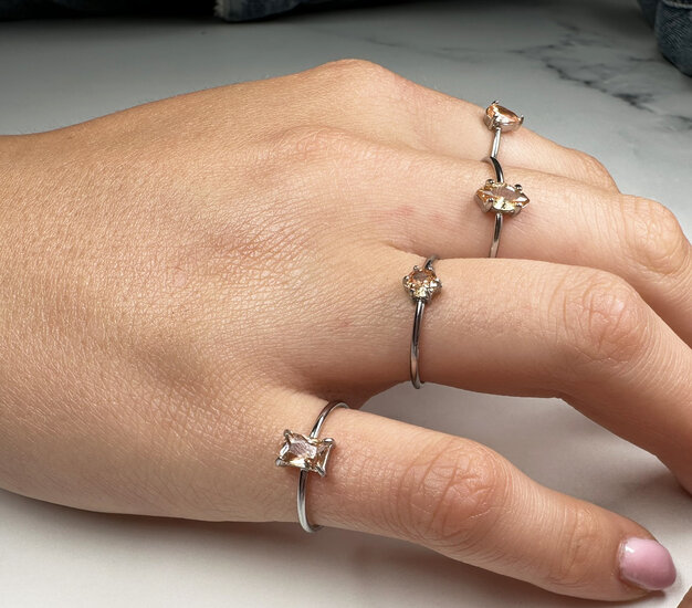 Charmin's Stalen Ring Rechthoekig Champagne Steentje R1714 – Elegant Accent 