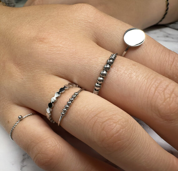 Charmin's Anxiety Ring Smal met 7 kleine balletjes Shiny Steel R776/KR90