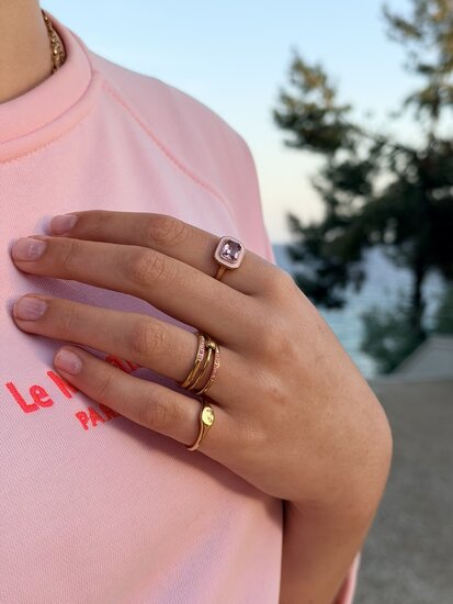 Charmin's Goudkleurige Chunky Ring Roze Emaille en Roze Steen R1781 – Girly Chic