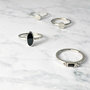 Charmin&#8217;s  stapelring staal R532 Fashion Seal Oval Shiny Steel with Black Stone