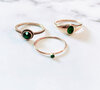 Charmin’s R1086 Birthstone zegelring May Green Emerald Oval Stone Goldplated