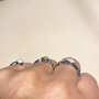 Charmin's Ring met Ronde Witte Howliet Edelsteen Goudkleurig Steel R1050
