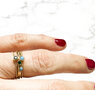 Charmin's Goudkleurige Gedraaide Birthstone Ring Witte Kristal Staal R945