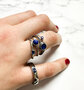 Charmin's Goudkleurig Gedraaide Birthstone Ring Donker Blauw Kristal Staal R1445